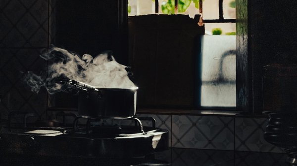 Comment créer un menu de desserts à base de fruits secs dans une pâtisserie moderne?